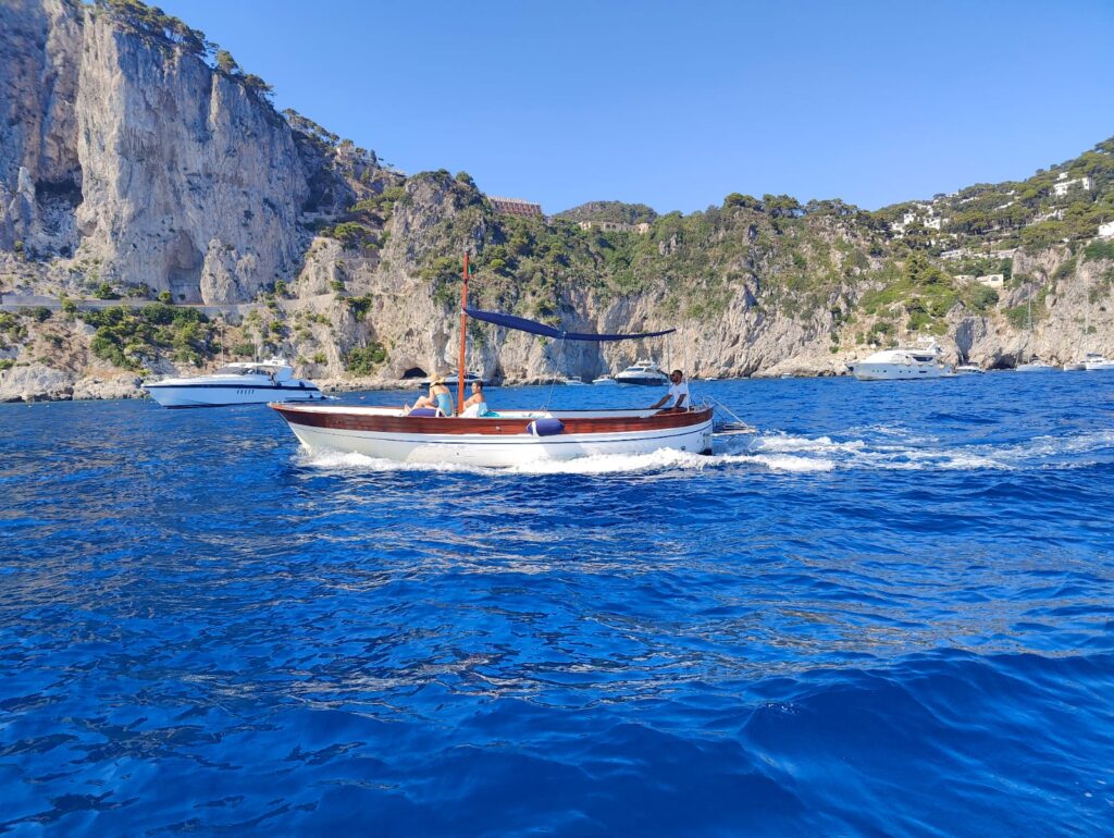 Barca fantastica in mare