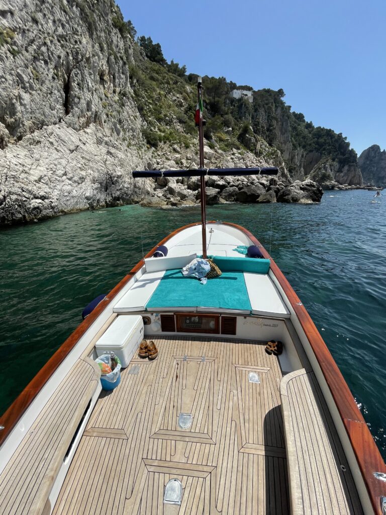 Barca fantastica in mare